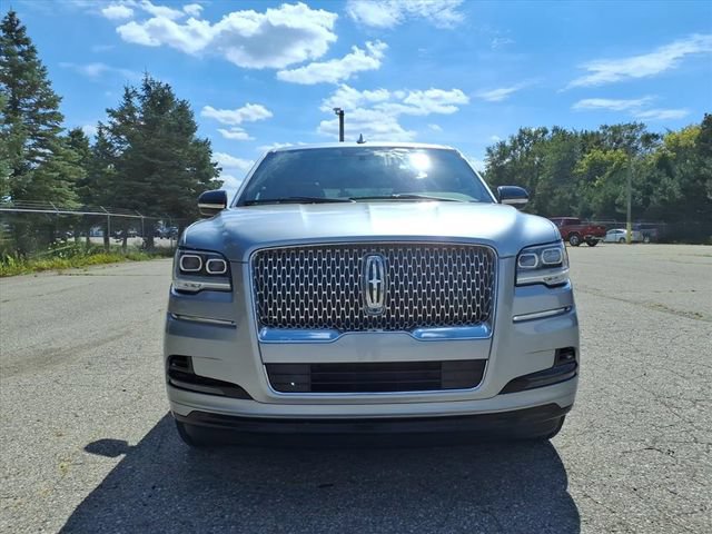 Used 2024 Lincoln Navigator Premiere AWD/4WD image 2