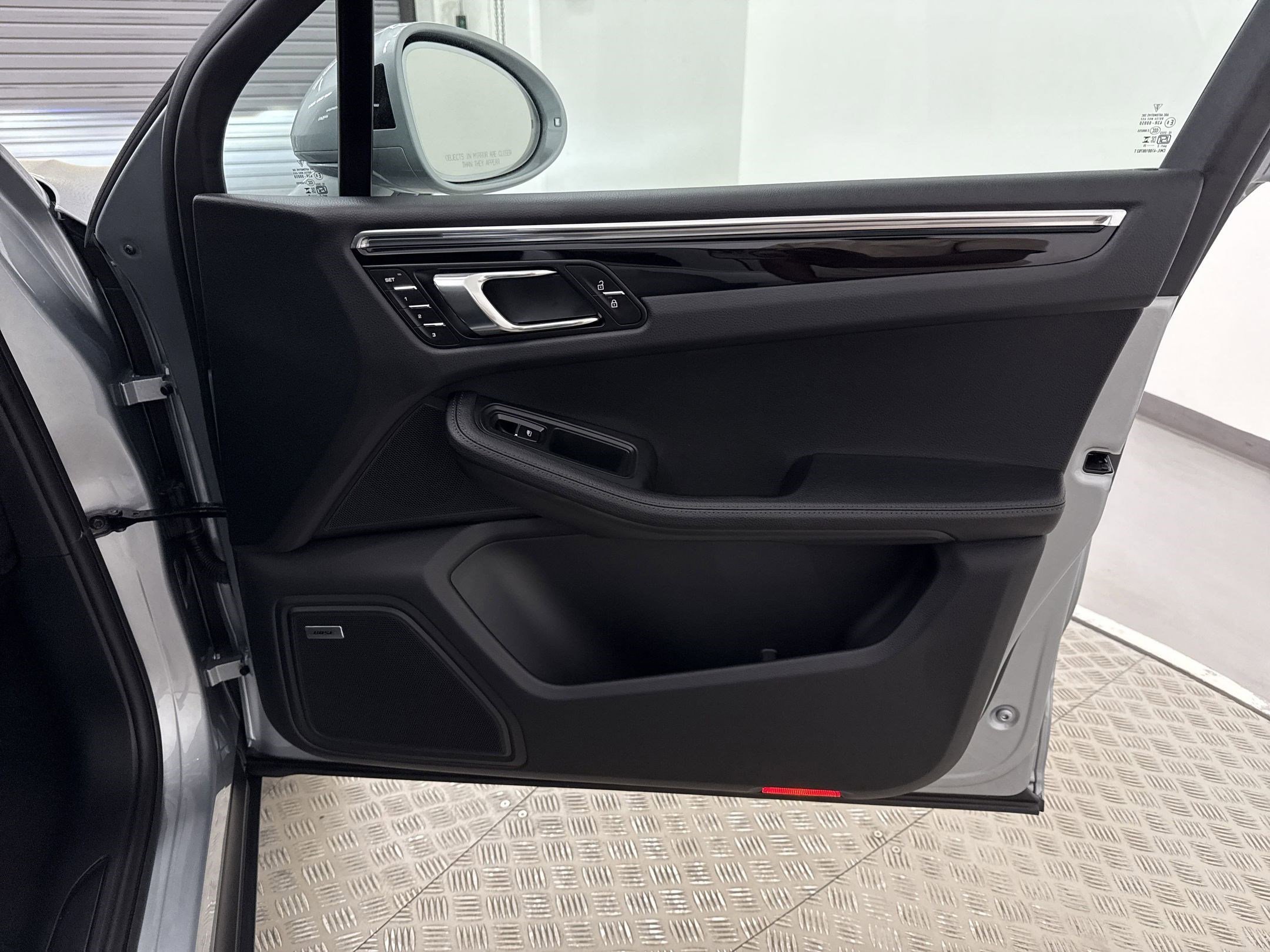 New 2025 Porsche Macan image 35