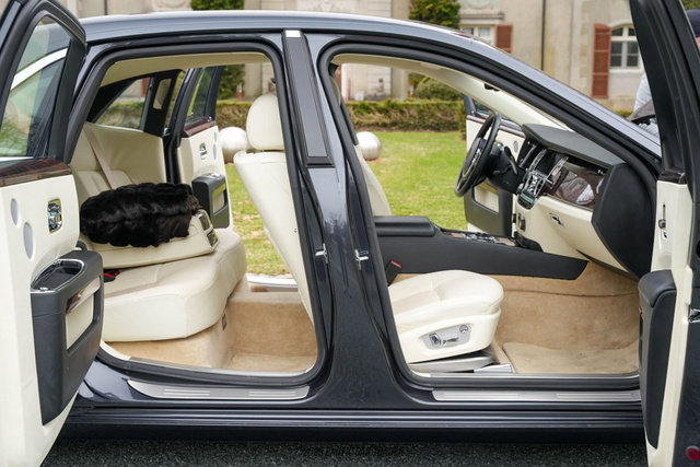 Used 2011 Rolls-Royce Ghost image 36
