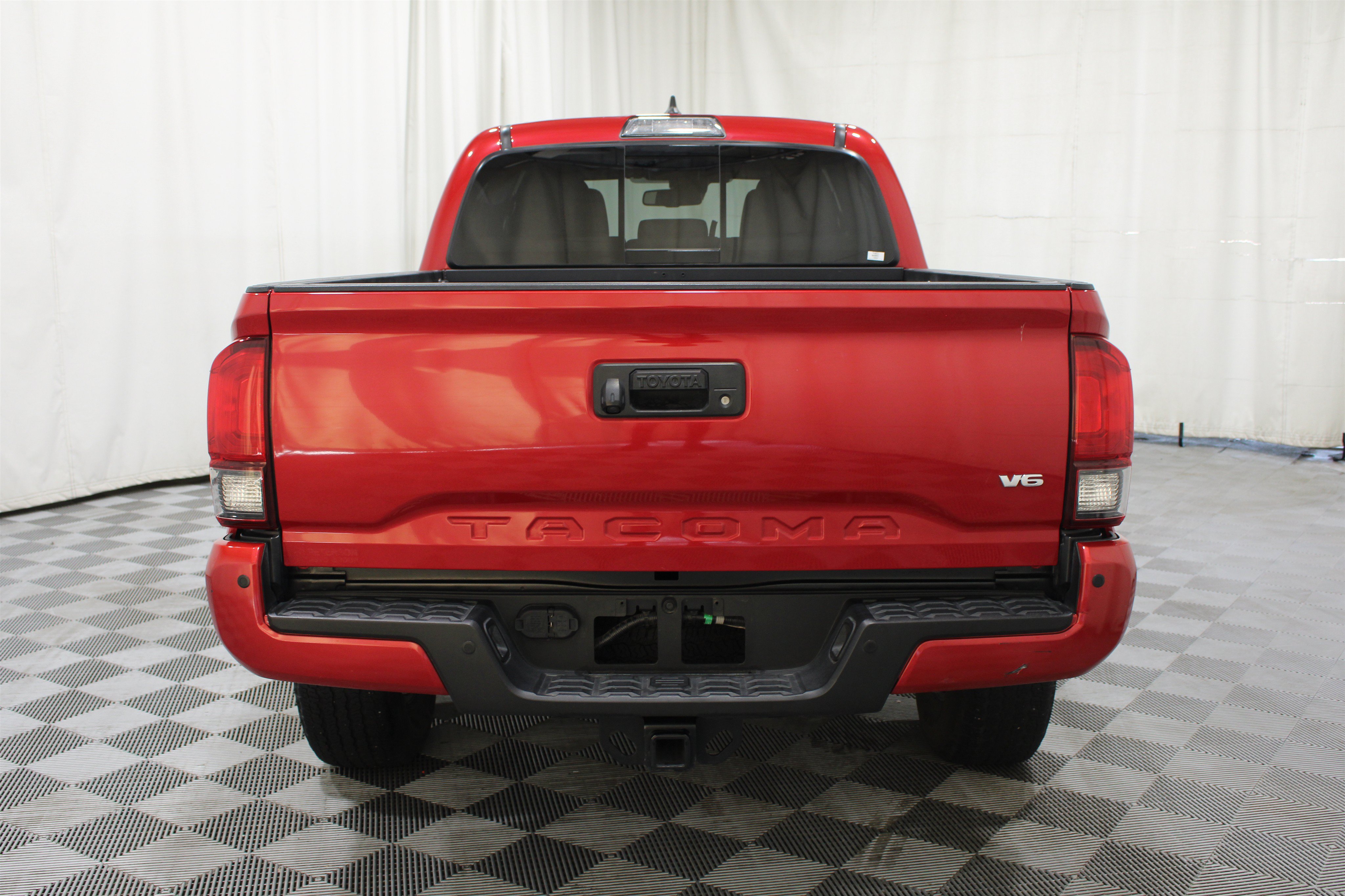 Used 2018 Toyota Tacoma TRD Off-Road w/ Technology Package AWD/4WD image 30