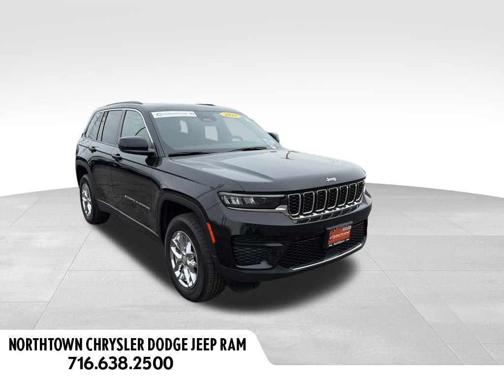 Certified 2025 Jeep Grand Cherokee Laredo AWD/4WD image 2