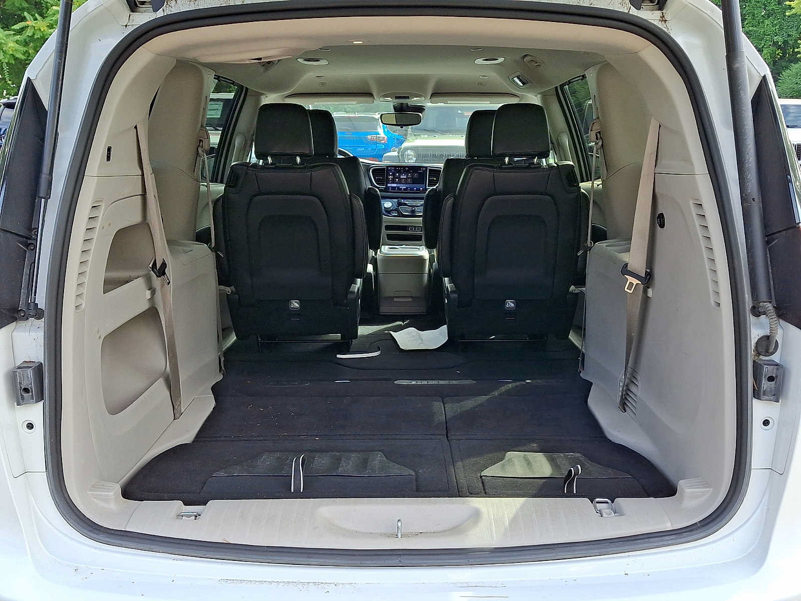 Certified 2023 Chrysler Pacifica Touring-L FWD image 30