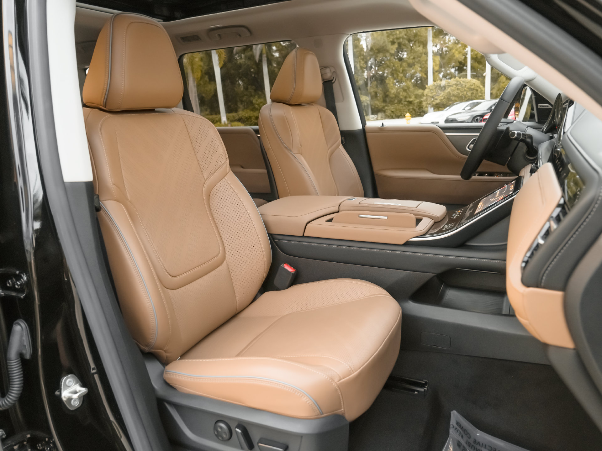 Used 2025 INFINITI QX80 Luxe RWD image 39