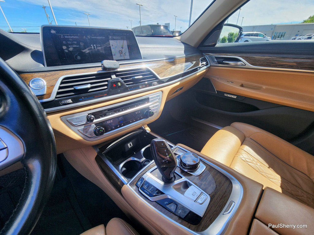 Used 2017 BMW 740i xDrive AWD/4WD image 34