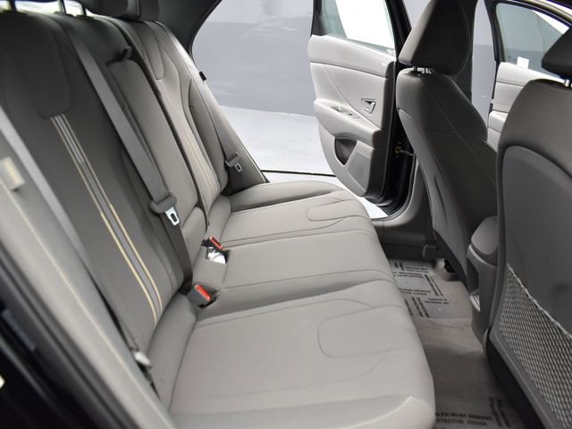 Used 2025 Hyundai Elantra SEL FWD image 31
