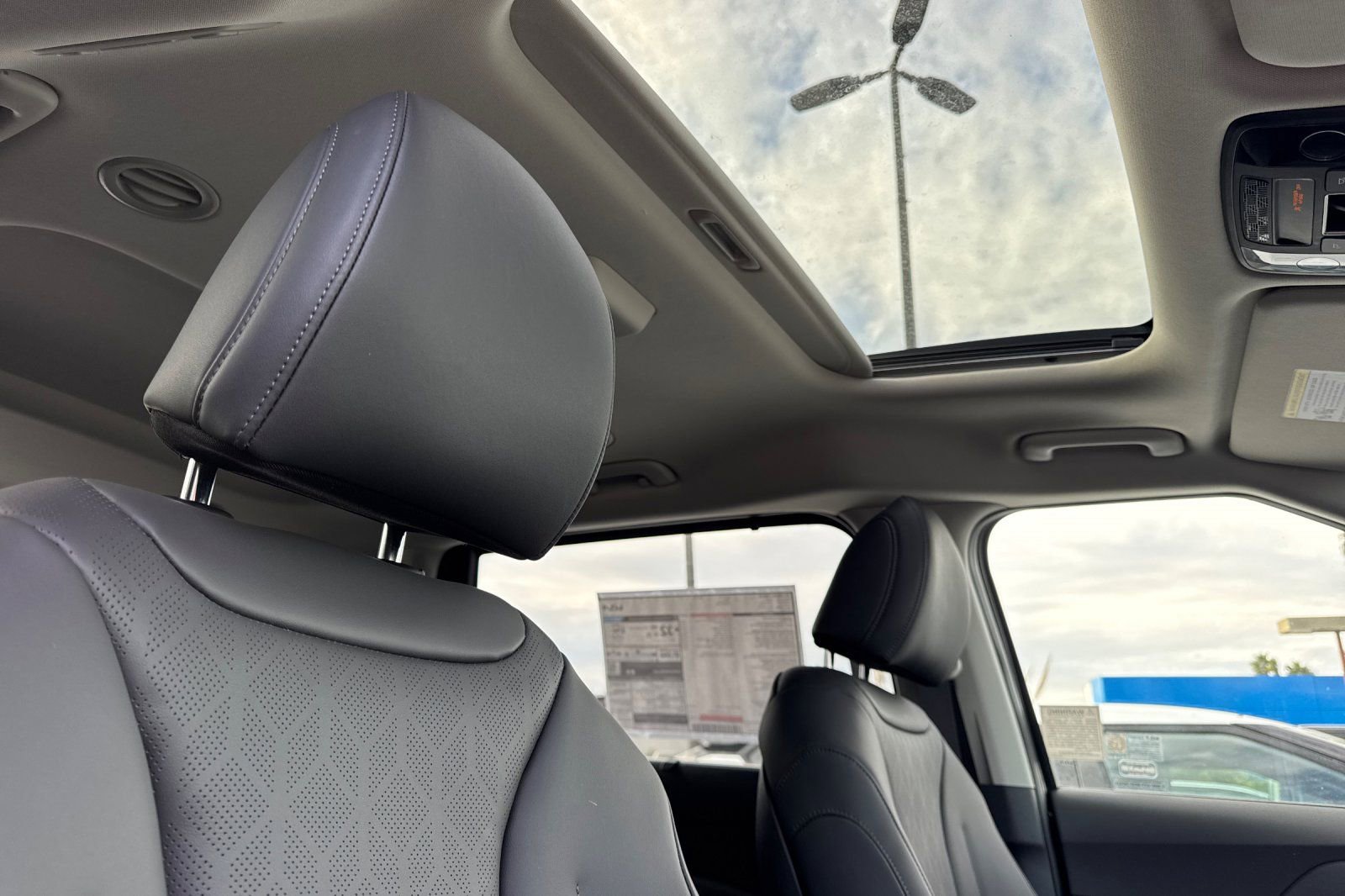 New 2026 Kia Carnival SX image 18