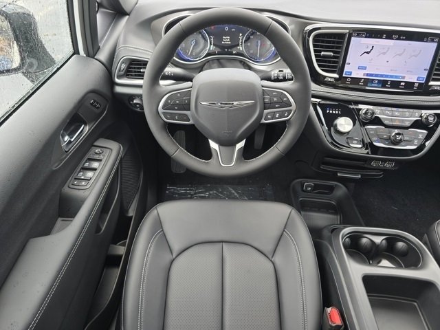 New 2025 Chrysler Pacifica Select w/ Fav Edition Package image 3