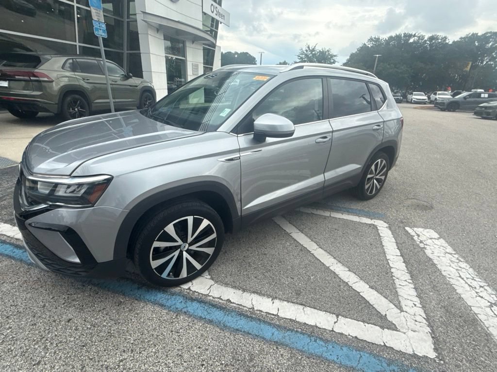 Certified 2023 Volkswagen Taos SE FWD image 4