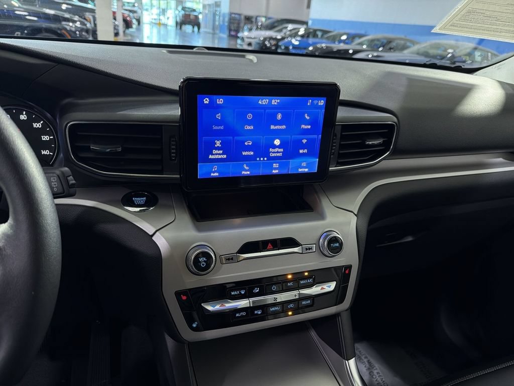 Used 2024 Ford Explorer XLT w/ Equipment Group 202A AWD/4WD image 21