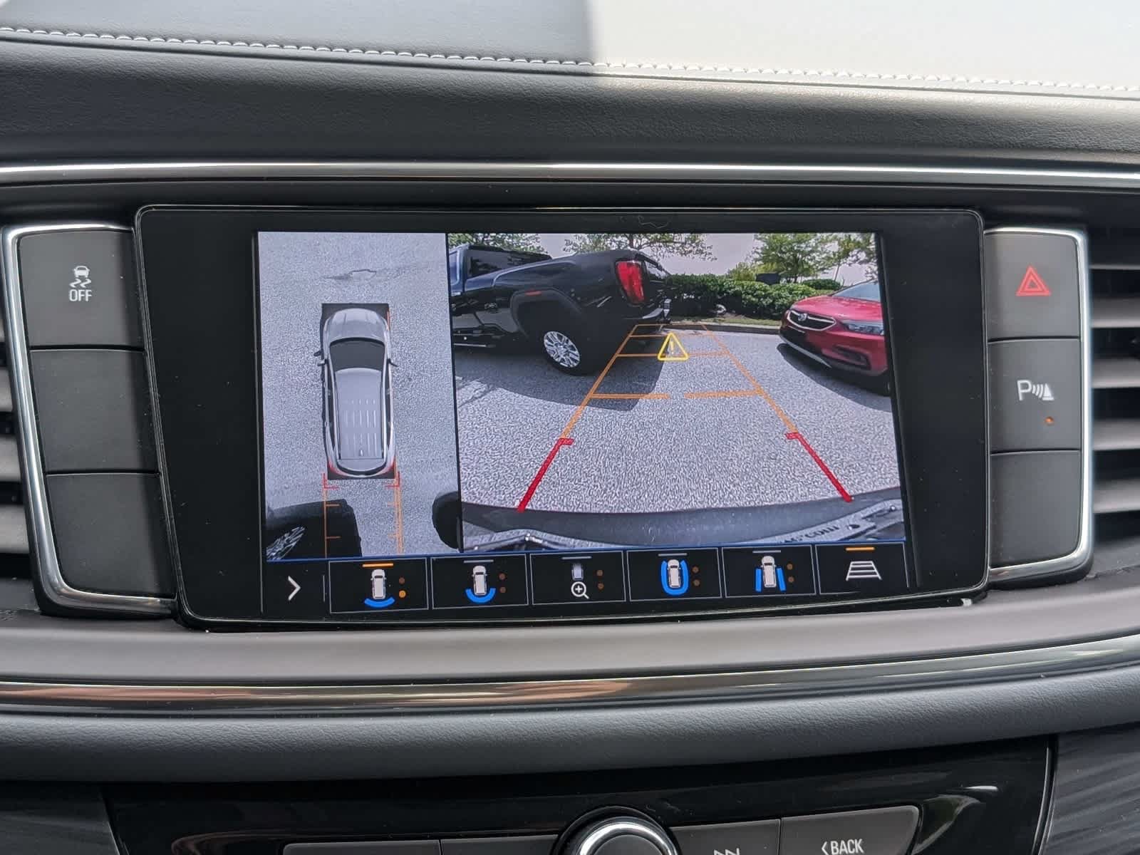Used 2020 Buick Enclave Essence w/ Sound and Sites Package FWD image 30