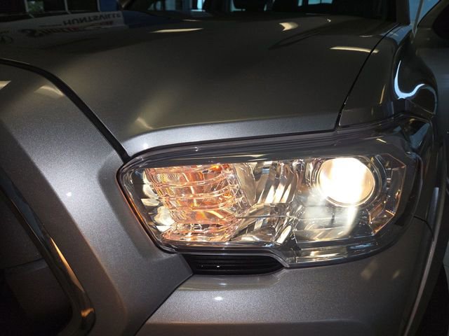 Used 2022 Toyota Tacoma SR5 w/ Technology Package RWD image 26