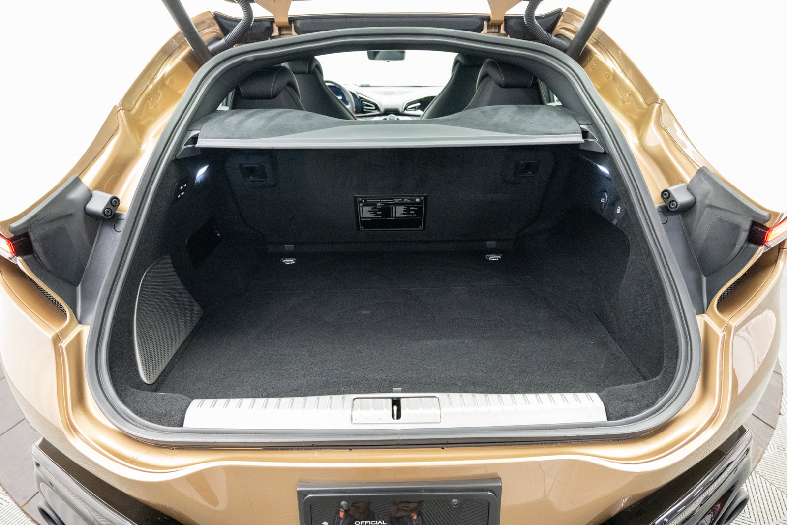 Used 2025 Ferrari Purosangue AWD/4WD image 46