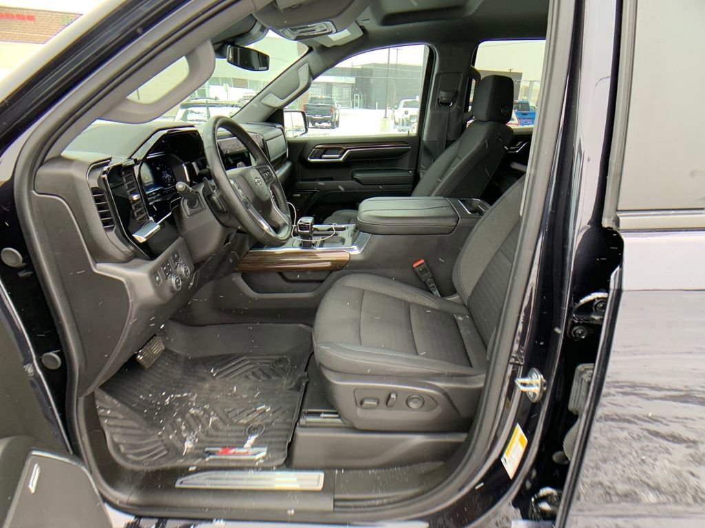 Used 2024 Chevrolet Silverado 1500 LT Trail Boss w/ Convenience Package II image 11