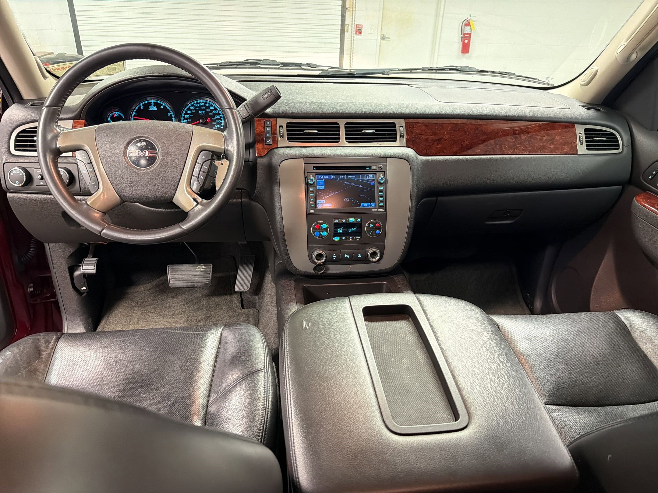 Used 2011 GMC Yukon SLT image 16