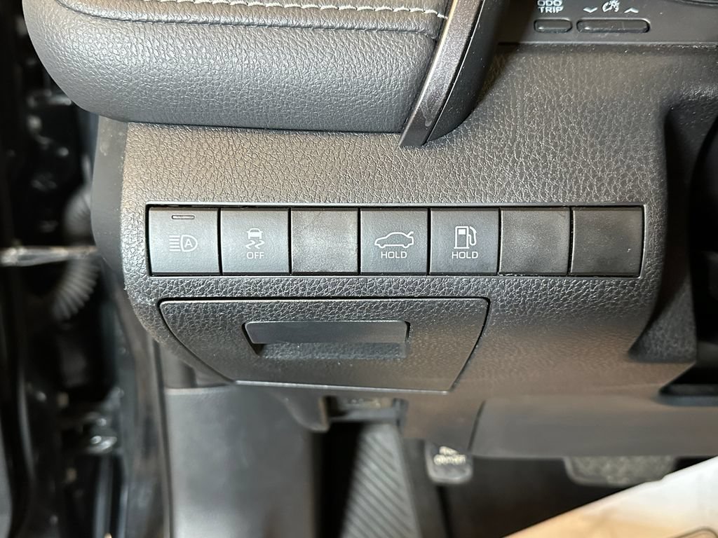 Used 2021 Toyota Camry SE FWD image 18