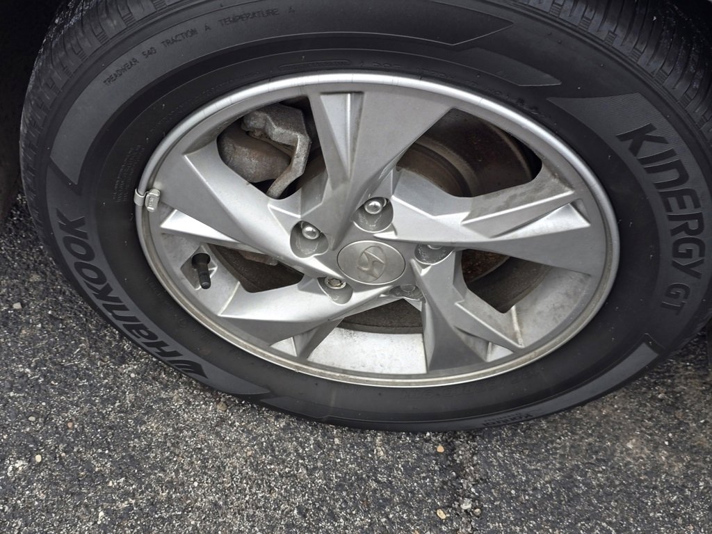 Used 2021 Hyundai Elantra SE image 11