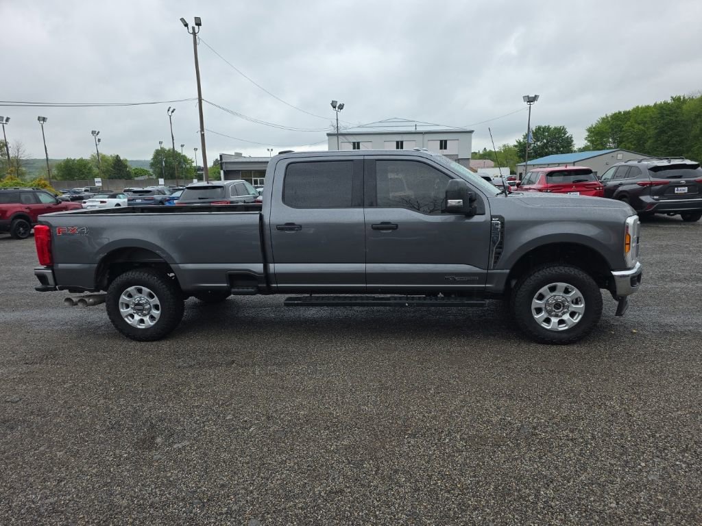 Used 2024 Ford F250 XLT AWD/4WD image 2