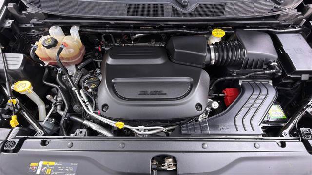 Used 2023 Chrysler Voyager LX FWD image 27