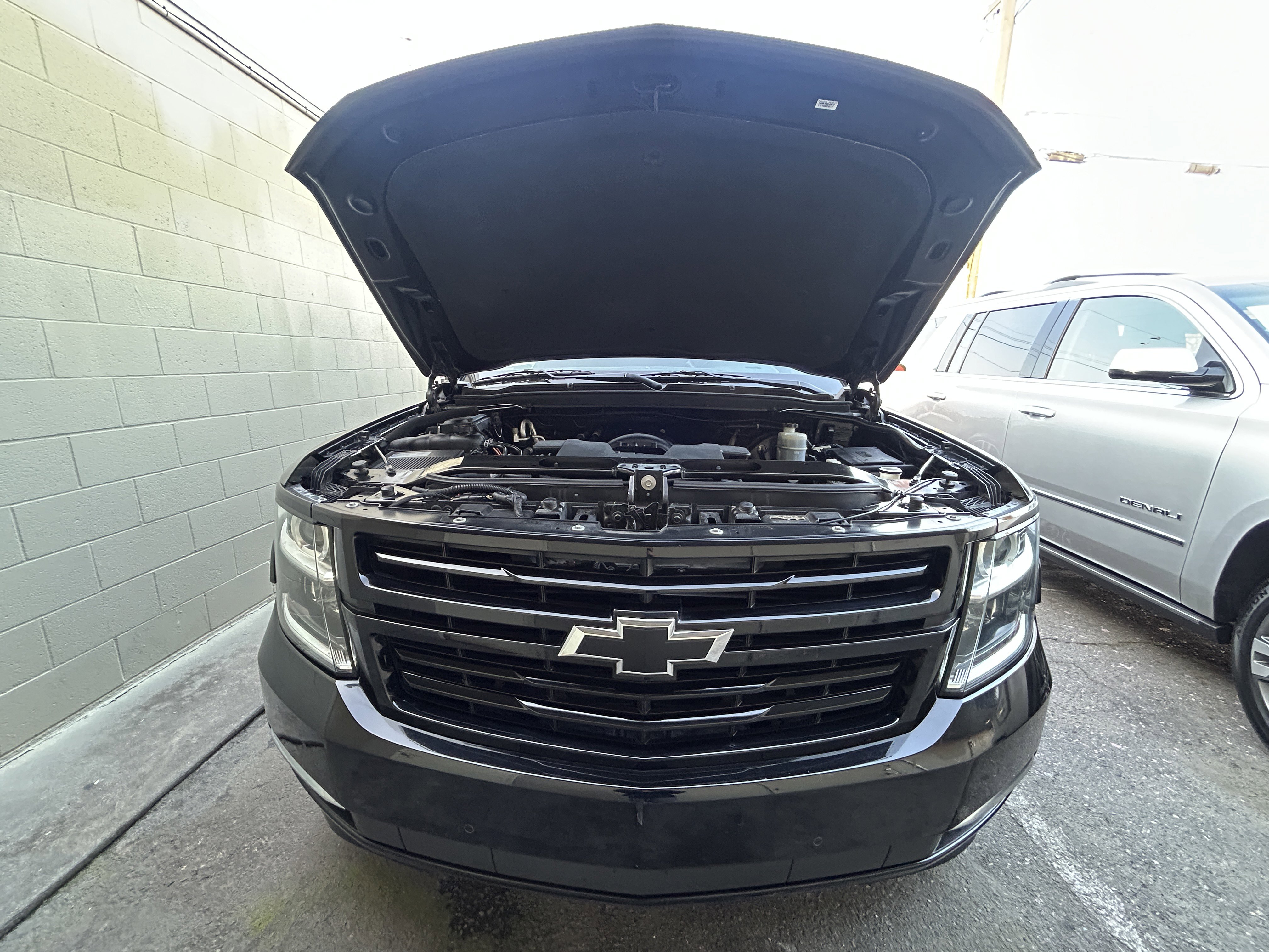 Used 2019 Chevrolet Suburban Premier image 13