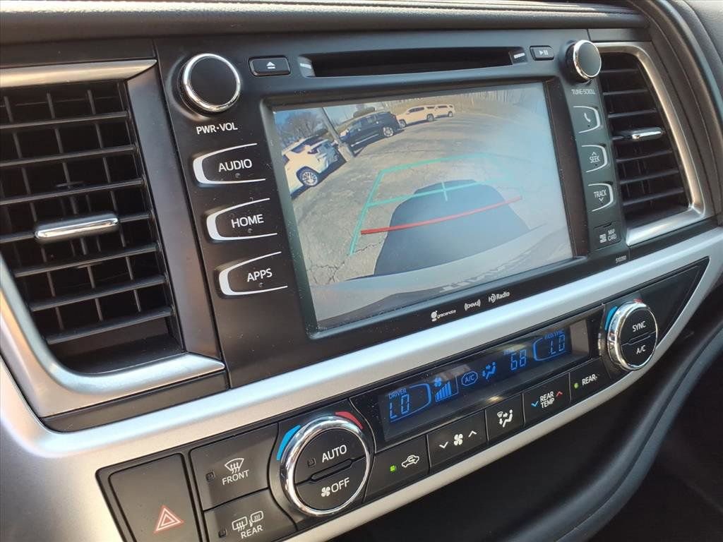 Used 2019 Toyota Highlander SE w/ Nightshade Edition image 34