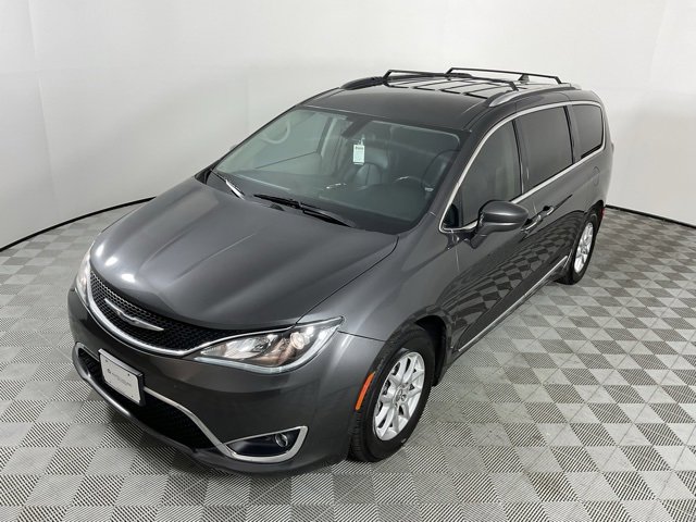 Used 2020 Chrysler Pacifica Touring-L image 2
