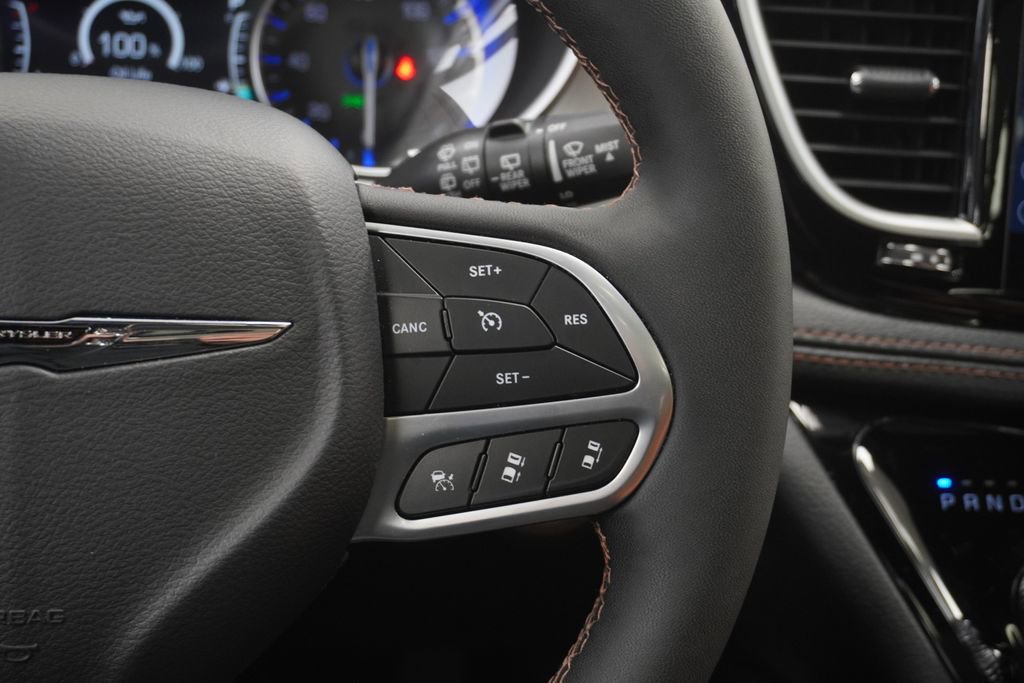 Used 2024 Chrysler Pacifica Pinnacle image 40