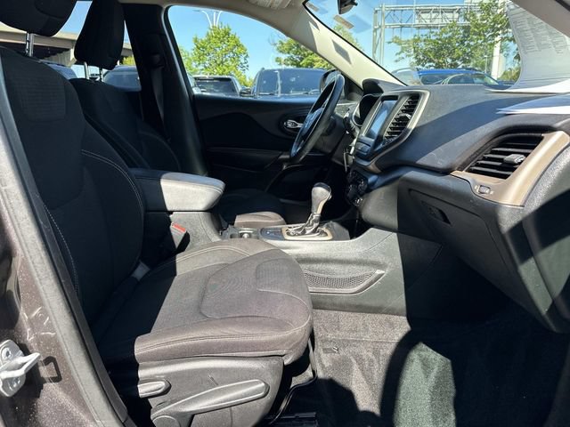 Used 2015 Jeep Cherokee Latitude w/ Cold Weather Group FWD image 10