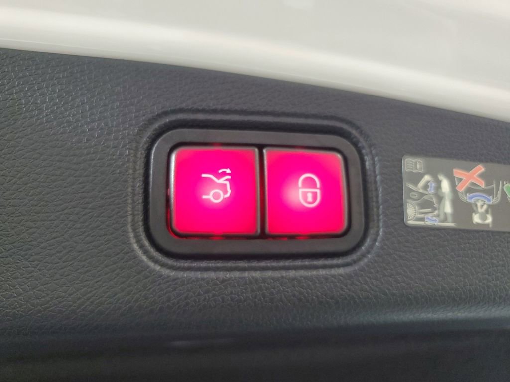 Used 2023 Mercedes-Benz E 450 Coupe image 9