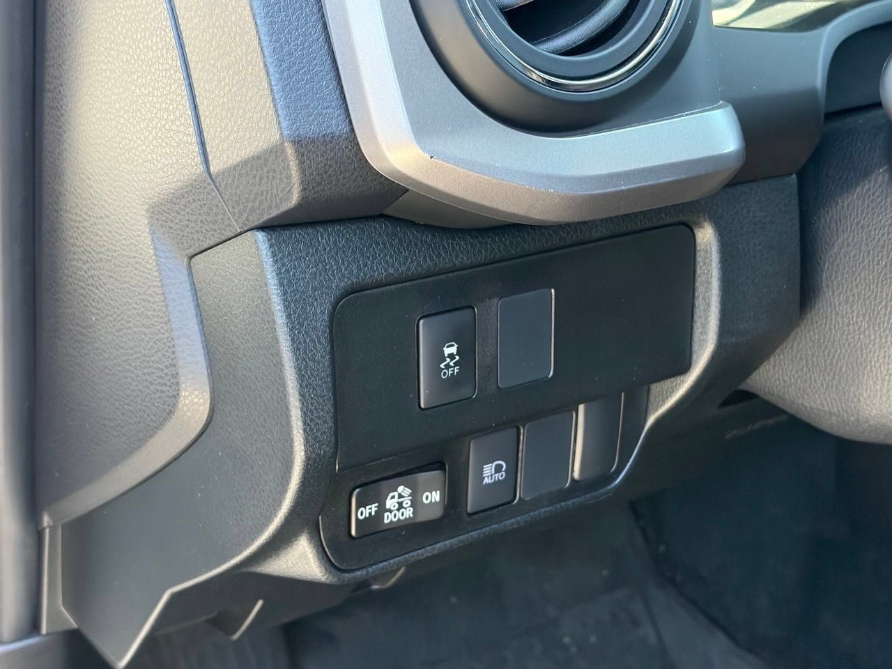Used 2021 Toyota Tacoma SR5 RWD image 7