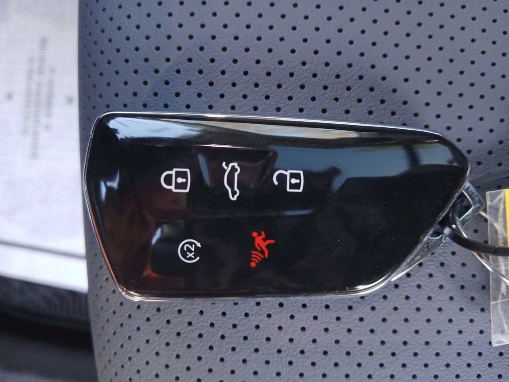 New 2026 Volkswagen Tiguan SE image 28