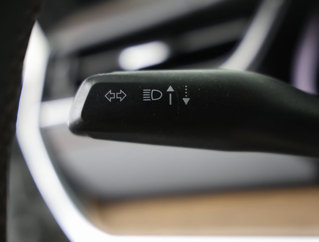 Used 2023 Jeep Grand Cherokee Summit w/ Luxury Tech Group V image 25