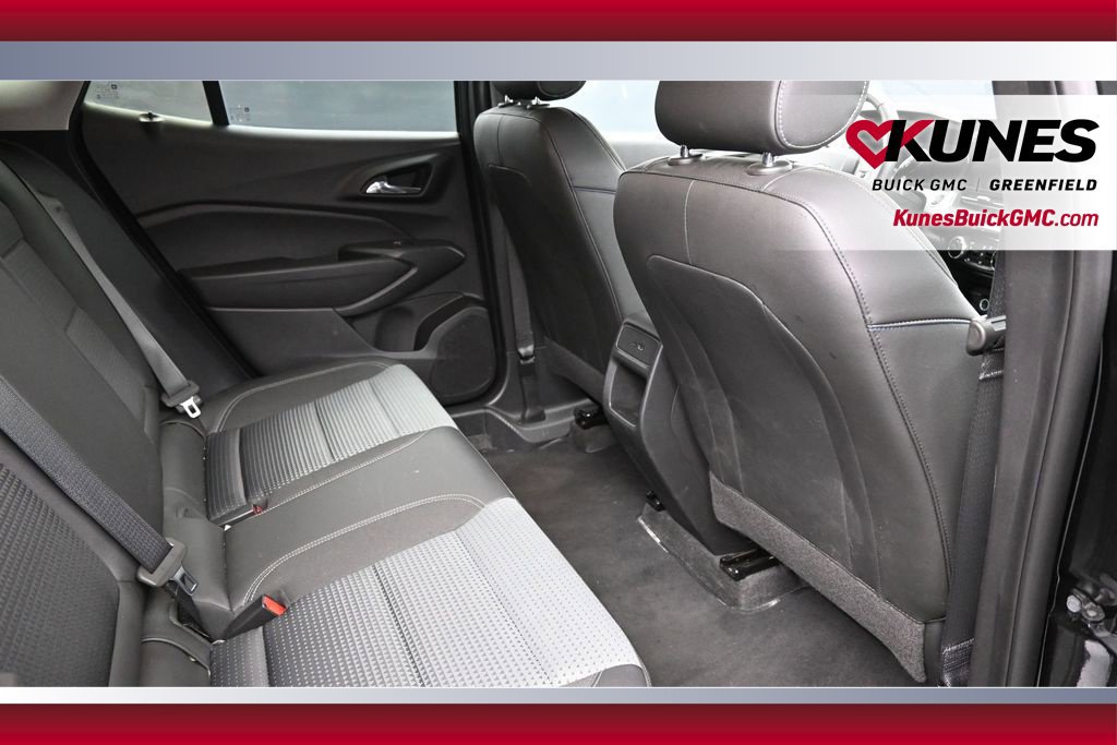 Used 2025 Chevrolet Trax LT w/ LT Convenience Package FWD image 18