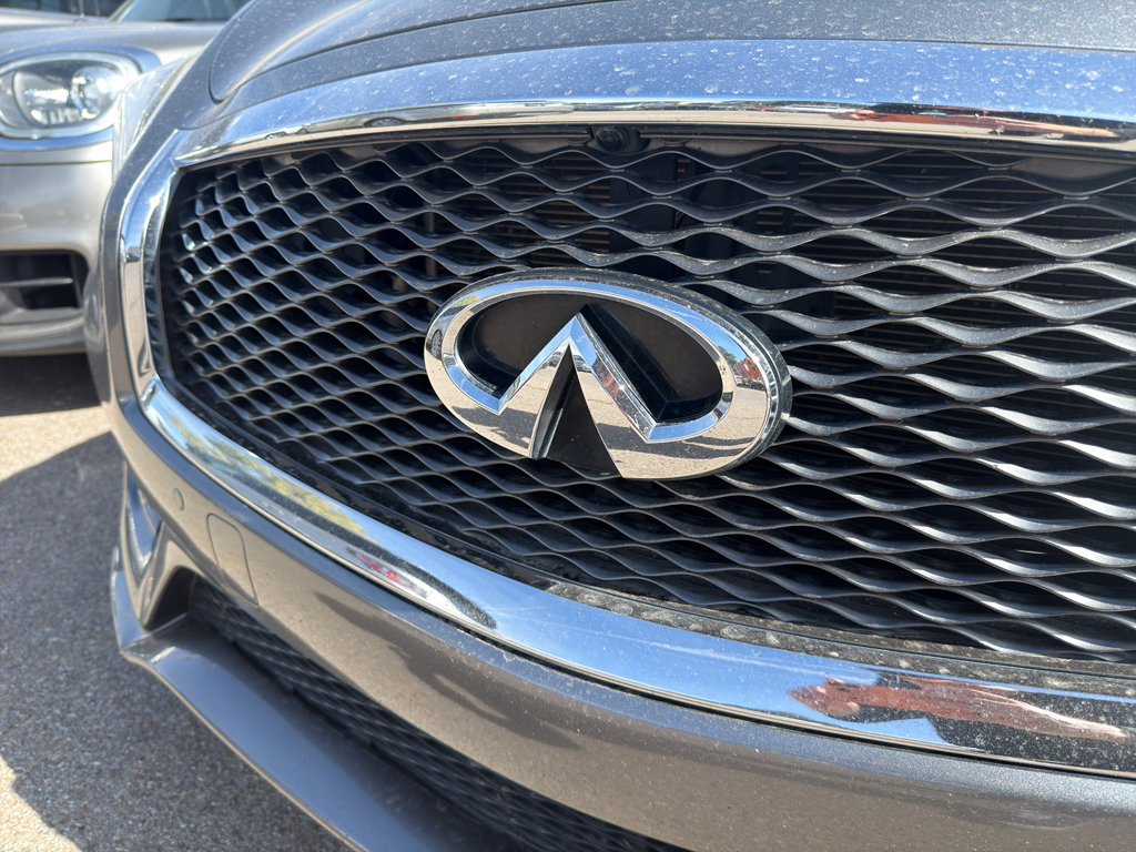 Used 2017 INFINITI Q70 3.7 w/ Technology Package image 2