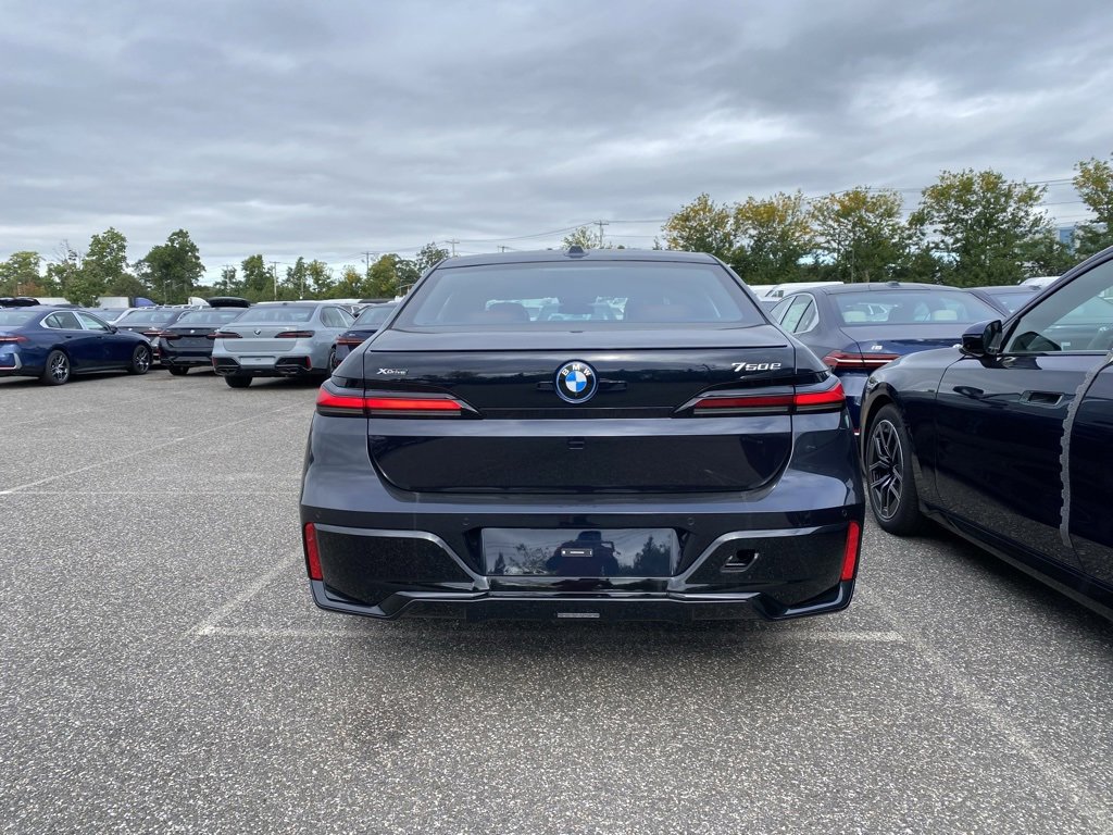 New 2026 BMW 750e xDrive image 3