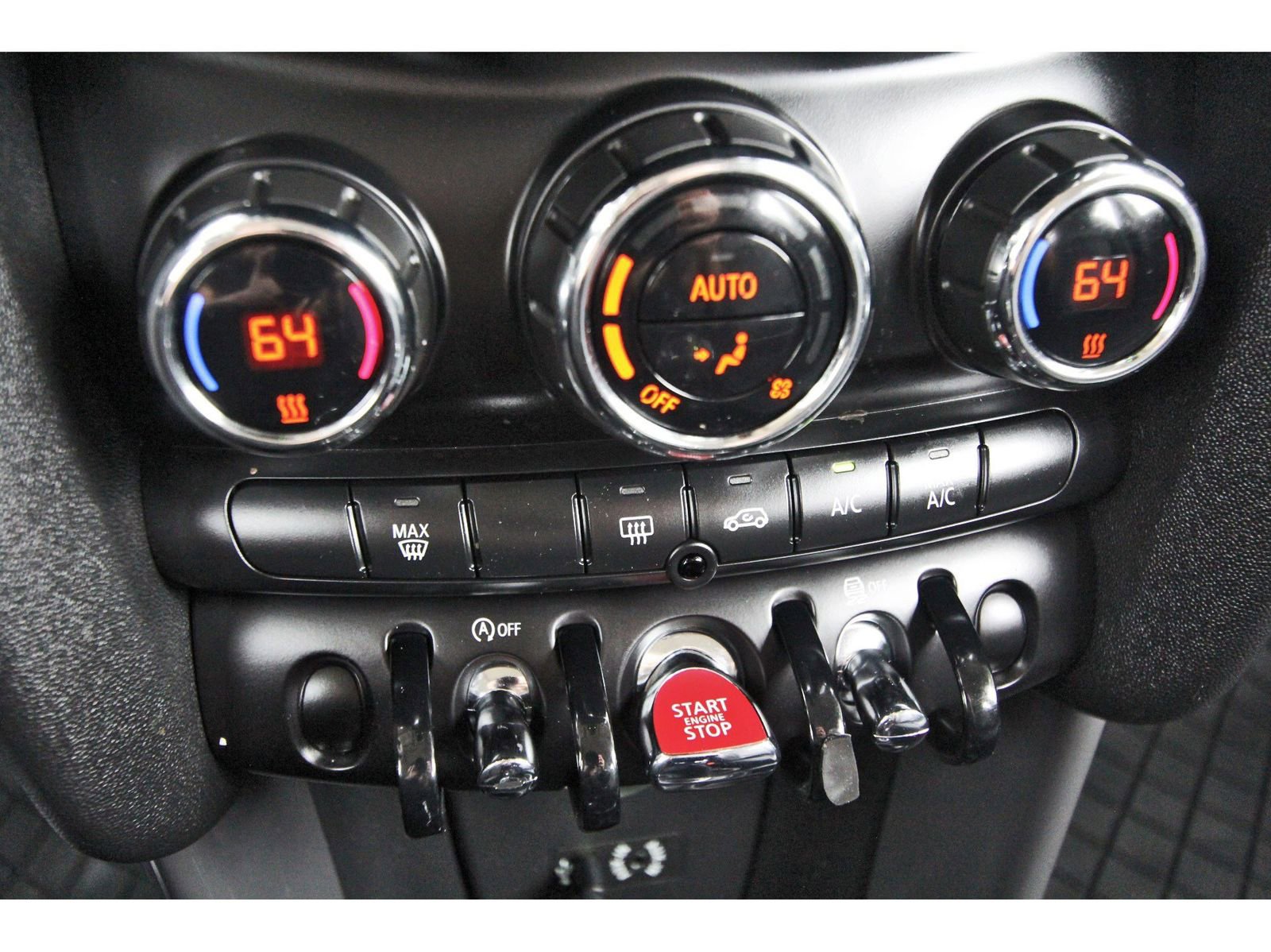 Used 2017 MINI Cooper 4-Door Hardtop image 25