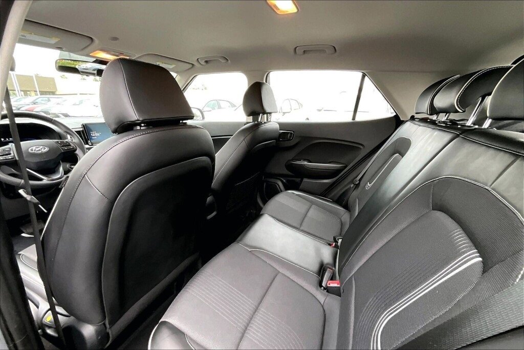 Certified 2023 Hyundai Venue Limited image 16