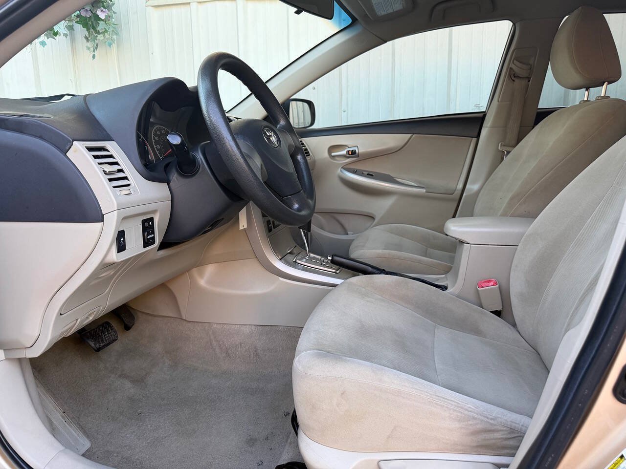 Used 2011 Toyota Corolla LE FWD image 12