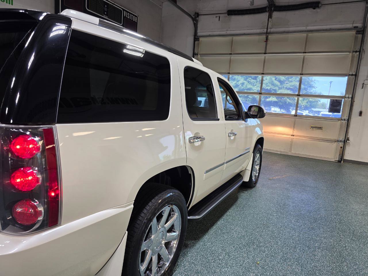 Used 2013 GMC Yukon Denali AWD/4WD image 7