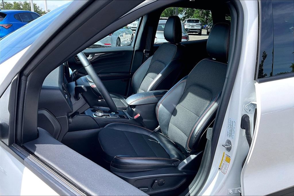 Used 2025 Ford Escape ST-Line w/ Tech Pack #1 FWD image 33