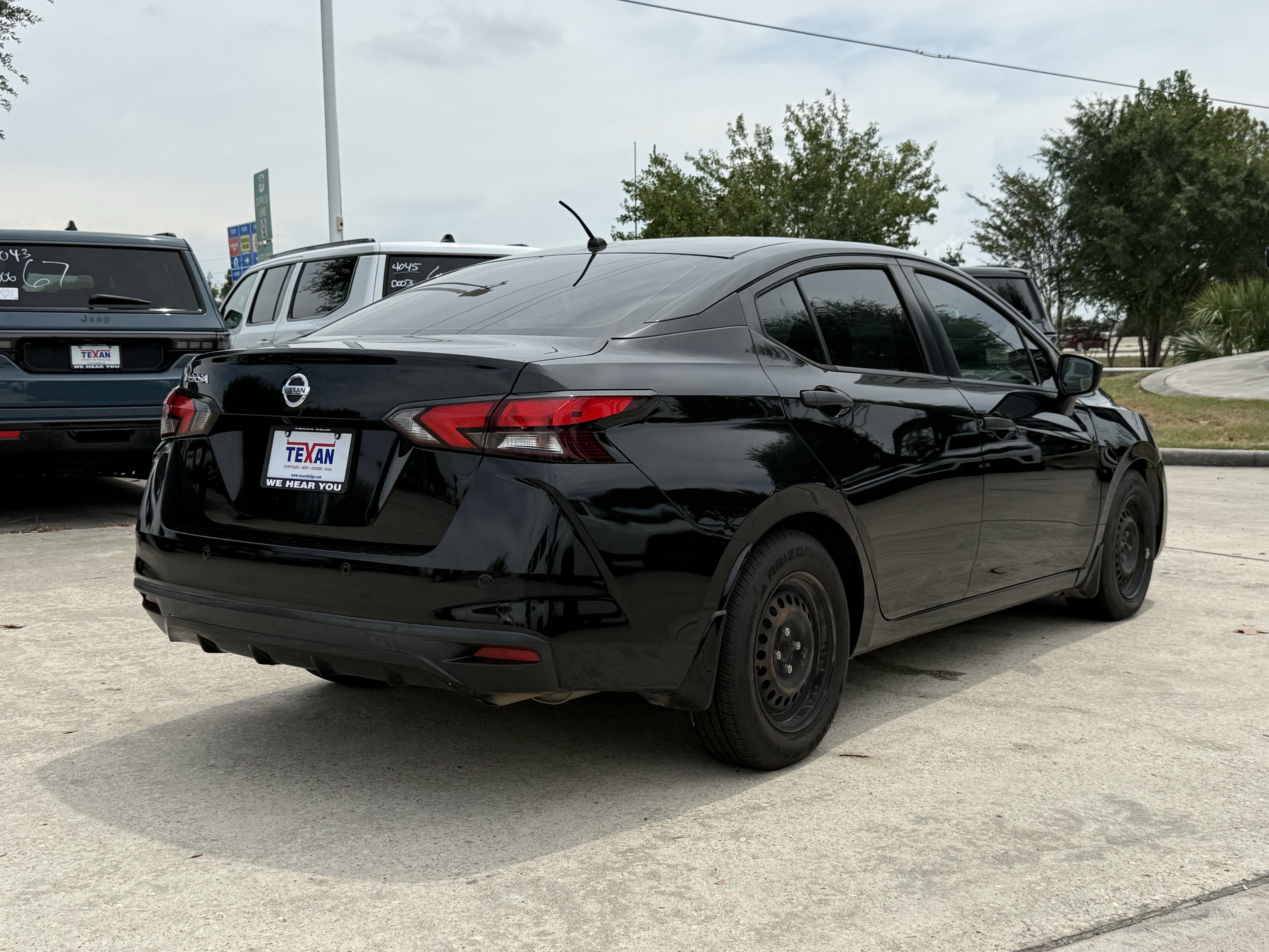 Used 2020 Nissan Versa S FWD image 5