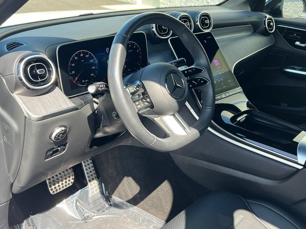Used 2025 Mercedes-Benz GLC 300 4MATIC w/ AMG Line image 15