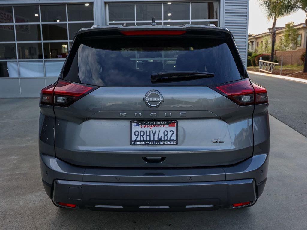 Used 2025 Nissan Rogue SL image 5