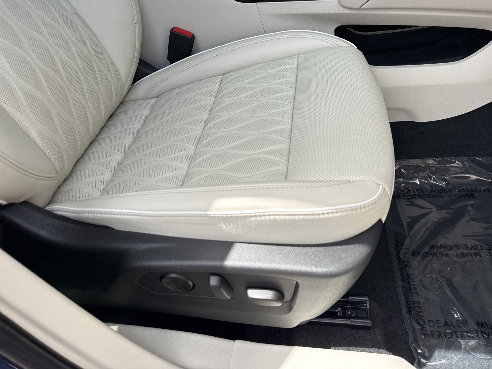 Used 2022 Buick Envision Avenir w/ Technology Package II FWD image 29