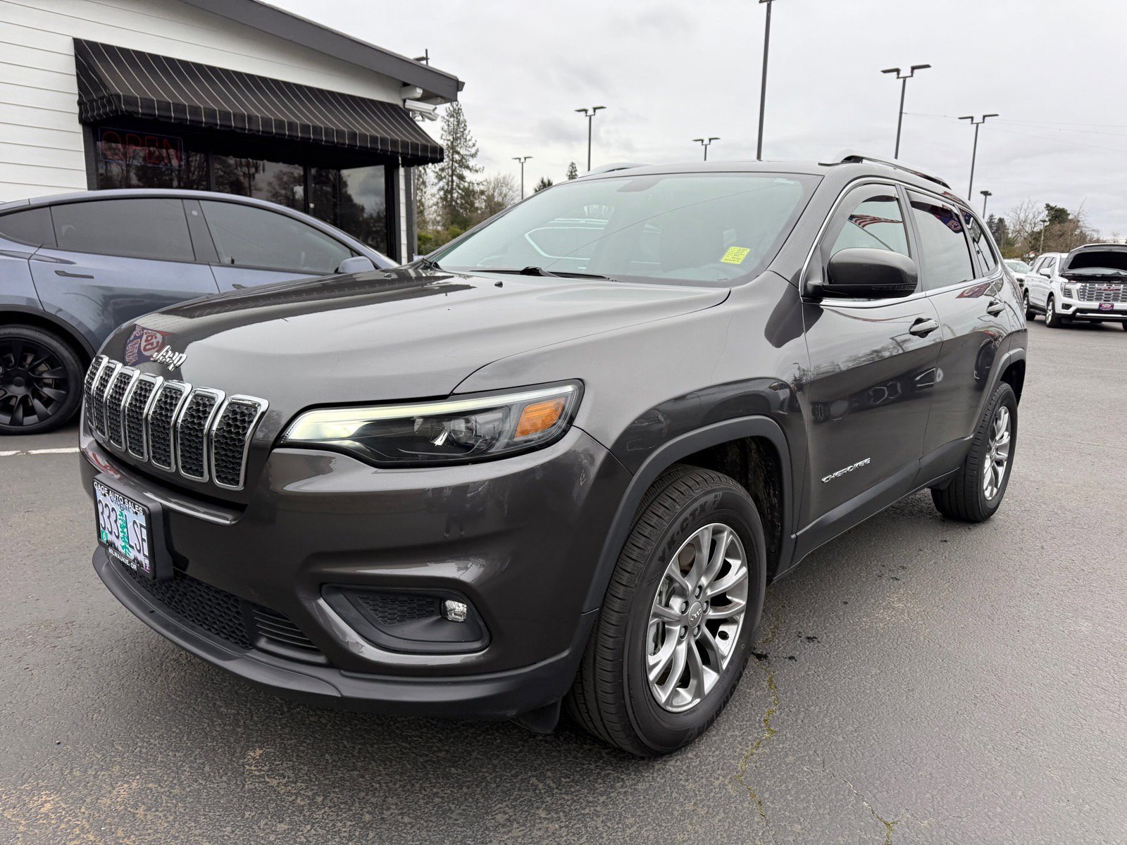 Used 2019 Jeep Cherokee Latitude Plus image 2