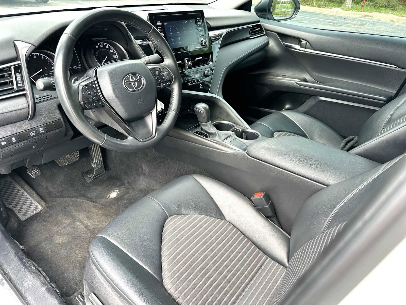 Used 2023 Toyota Camry SE image 18