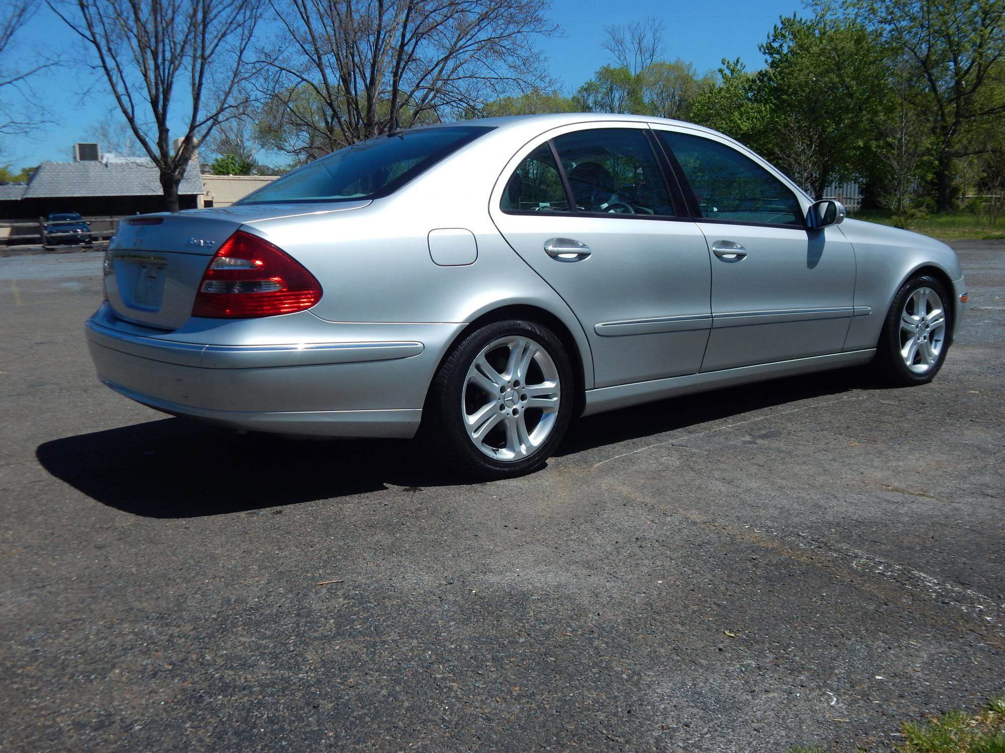 Used 2005 Mercedes-Benz E 500 4MATIC Sedan image 4