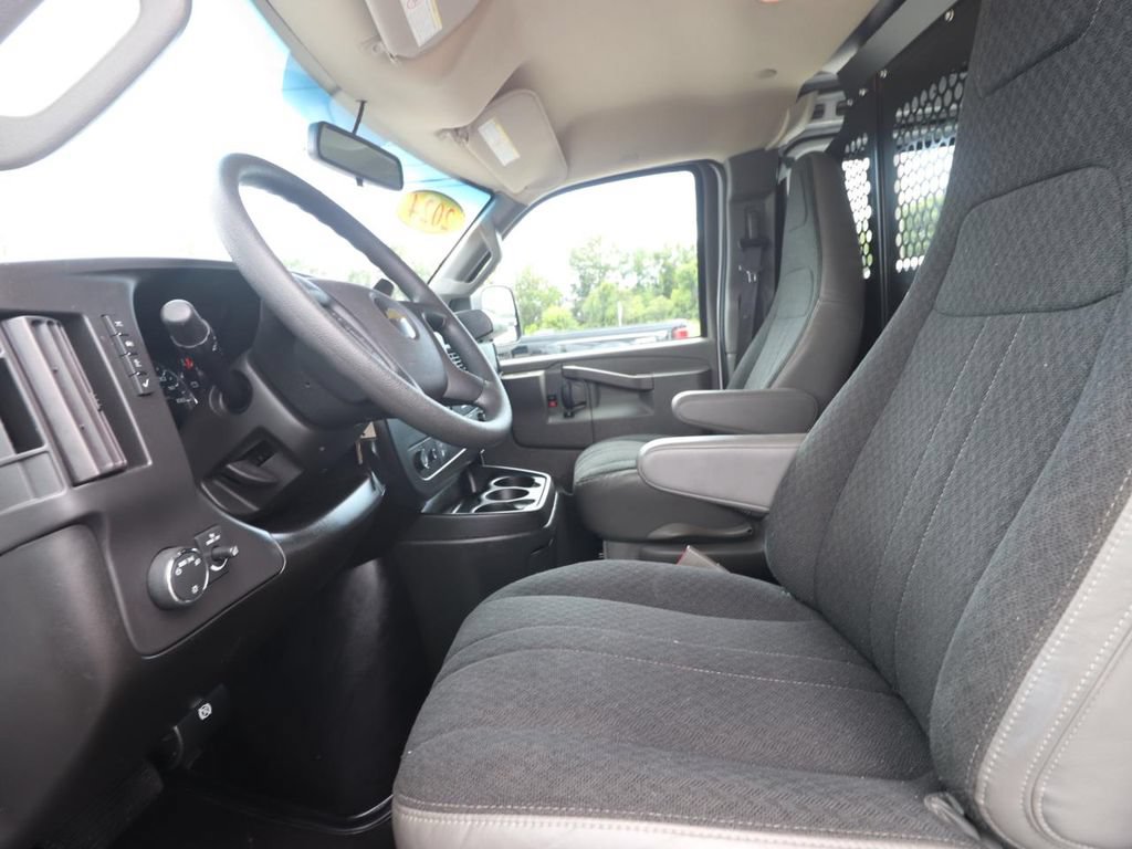 Used 2024 Chevrolet Express 2500 w/ Driver Convenience Package RWD image 2