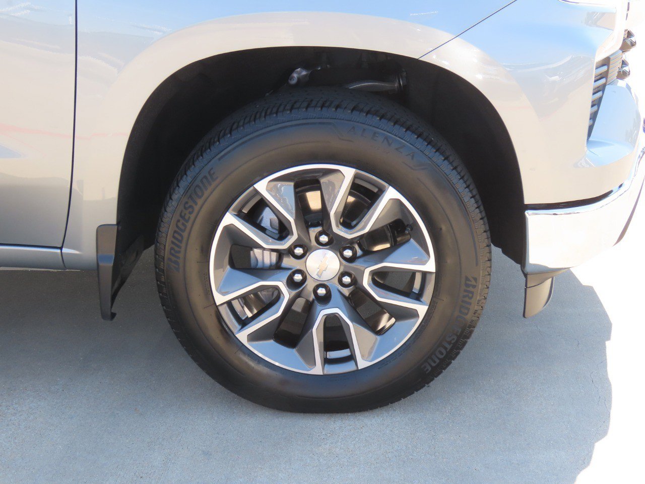 Used 2024 Chevrolet Silverado 1500 LT RWD image 7