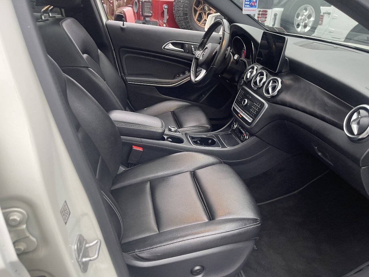 Used 2018 Mercedes-Benz GLA 250 4MATIC image 26
