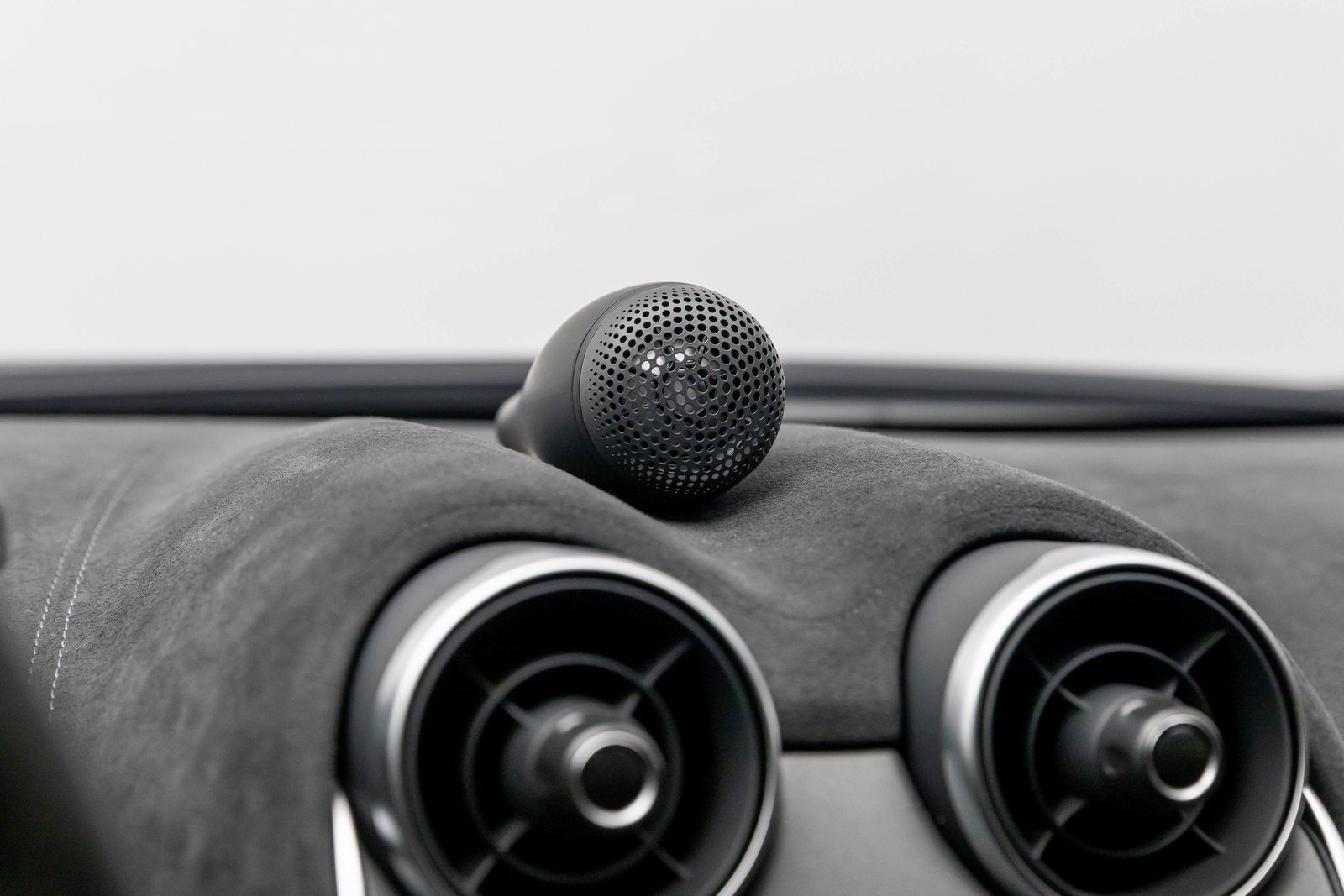 Used 2020 McLaren 620R RWD image 32